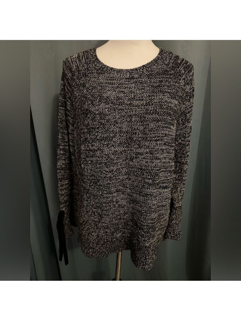 LOFT Bell Sleeve Sweater Women's Size Extra Large Pre Loved in great condition